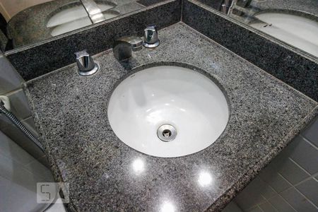 Apartamento à venda com 90m², 2 quartos e 2 vagasDetalhe Banheiro da Suíte 1