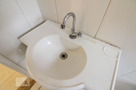 Banheiro  de casa para alugar com 1 quarto, 60m² em Vila Invernada, São Paulo