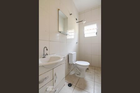 Banheiro  de casa para alugar com 1 quarto, 60m² em Vila Invernada, São Paulo