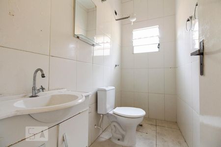 Banheiro  de casa para alugar com 1 quarto, 60m² em Vila Invernada, São Paulo