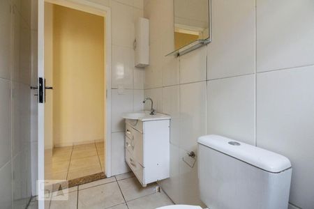 Banheiro  de casa para alugar com 1 quarto, 60m² em Vila Invernada, São Paulo