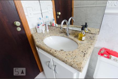 Casa à venda com 226m², 3 quartos e 5 vagas Casa à venda com 226m², 3 quartos e 5 vagasBanheiro da suíte 3
