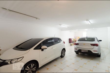 Casa à venda com 226m², 3 quartos e 5 vagas Casa à venda com 226m², 3 quartos e 5 vagasGaragem