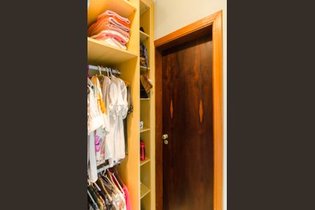 Casa à venda com 226m², 3 quartos e 5 vagas Casa à venda com 226m², 3 quartos e 5 vagasCloset da suíte 3