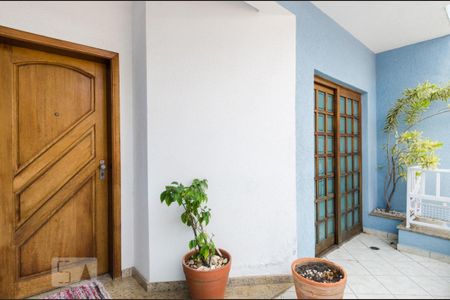 Casa à venda com 226m², 3 quartos e 5 vagas Casa à venda com 226m², 3 quartos e 5 vagasEntrada