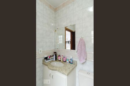 Casa à venda com 226m², 3 quartos e 5 vagas Casa à venda com 226m², 3 quartos e 5 vagasBanheiro da suíte 2