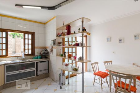 Casa à venda com 226m², 3 quartos e 5 vagas Casa à venda com 226m², 3 quartos e 5 vagasCozinha