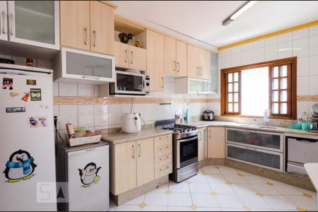 Casa à venda com 226m², 3 quartos e 5 vagas Casa à venda com 226m², 3 quartos e 5 vagasCozinha