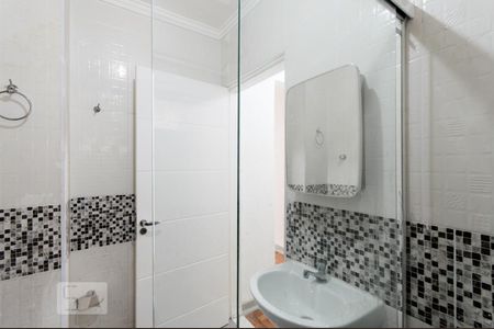 Banheiro de kitnet/studio para alugar com 1 quarto, 33m² em República, São Paulo