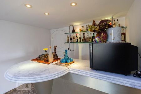 Apartamento à venda com 425m², 4 quartos e 7 vagasAdega