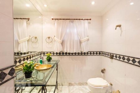 Apartamento à venda com 425m², 4 quartos e 7 vagasBanheiro