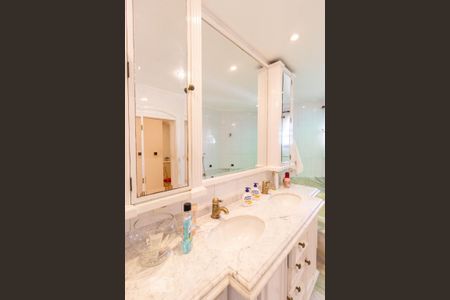 Apartamento à venda com 425m², 4 quartos e 7 vagasBanheiro