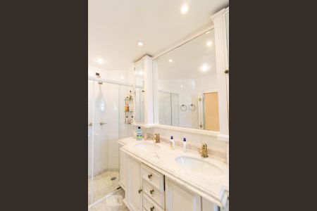 Apartamento à venda com 425m², 4 quartos e 7 vagasBanheiro