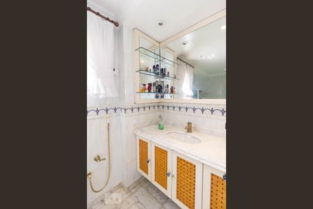 Apartamento à venda com 425m², 4 quartos e 7 vagasBanheiro