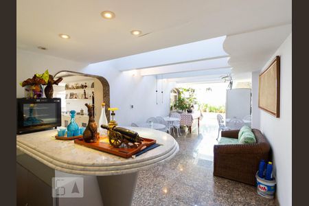 Apartamento à venda com 425m², 4 quartos e 7 vagasAdega