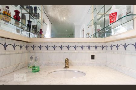 Apartamento à venda com 425m², 4 quartos e 7 vagasBanheiro