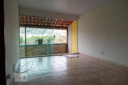 Casa para alugar com 240m², 4 quartos e 2 vagasSala