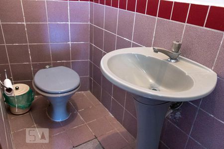 Casa à venda com 180m², 4 quartos e 2 vagasBanheiro de Serviço