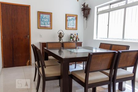 Casa à venda com 180m², 4 quartos e 2 vagasCozinha