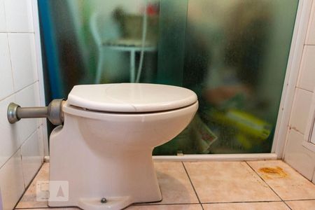 Casa à venda com 180m², 4 quartos e 2 vagasBanheiro da Suíte 4