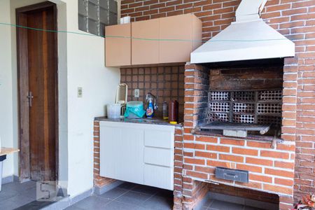 Casa à venda com 180m², 4 quartos e 2 vagasChurrasqueira