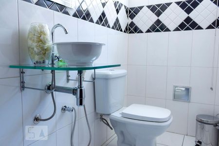 Casa à venda com 180m², 4 quartos e 2 vagasLavabo