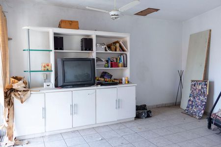 Casa à venda com 180m², 4 quartos e 2 vagasQuarto de Serviço