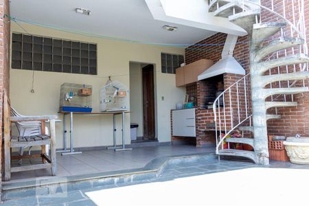 Casa à venda com 180m², 4 quartos e 2 vagasChurrasqueira