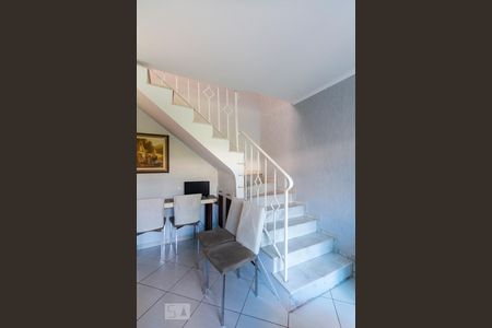 Escada de casa para alugar com 4 quartos, 160m² em Campo Belo, São Paulo