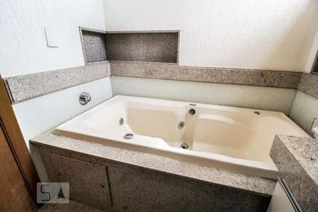 Suíte 1 - Banheiro (detalhe banheira) de apartamento para alugar com 3 quartos, 190m² em Setor Oeste, Goiânia