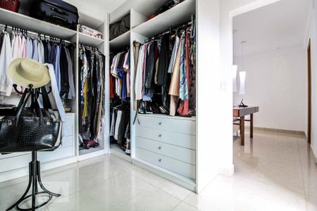 Suíte 1 - Closet de apartamento para alugar com 3 quartos, 190m² em Setor Oeste, Goiânia
