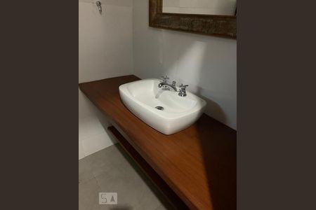 Casa de condomínio à venda com 180m², 4 quartos e sem vagaBanheiro 1