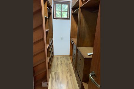 Casa de condomínio à venda com 180m², 4 quartos e sem vagaCloset