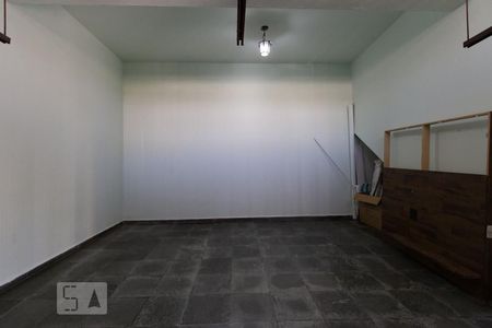 Casa à venda com 175m², 2 quartos e 2 vagas Casa à venda com 175m², 2 quartos e 2 vagasGaragem