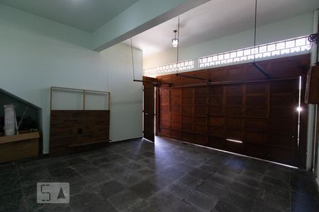 Casa à venda com 175m², 2 quartos e 2 vagas Casa à venda com 175m², 2 quartos e 2 vagasGaragem