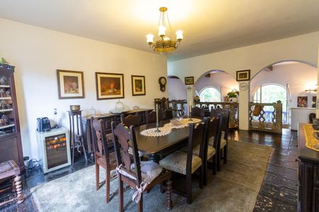 Casa à venda com 580m², 4 quartos e 5 vagas Casa à venda com 580m², 4 quartos e 5 vagasSala de Jantar