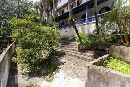 Casa à venda com 580m², 4 quartos e 5 vagas Casa à venda com 580m², 4 quartos e 5 vagasÁrea comum