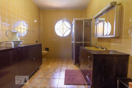 Casa à venda com 580m², 4 quartos e 5 vagas Casa à venda com 580m², 4 quartos e 5 vagasBanheiro Social