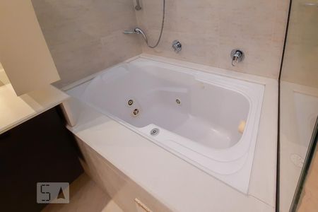 Apartamento à venda com 240m², 4 quartos e 3 vagasBanheiro da Suíte 1