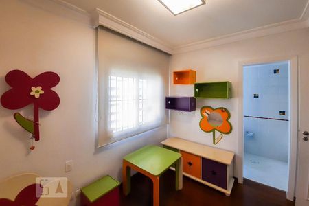 Apartamento à venda com 240m², 4 quartos e 3 vagasSuíte 2