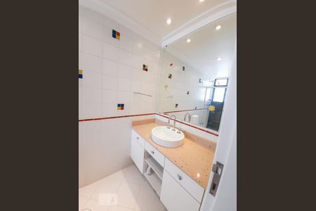 Apartamento à venda com 240m², 4 quartos e 3 vagasBanheiro da Suíte 2