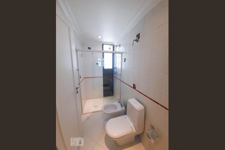 Apartamento à venda com 240m², 4 quartos e 3 vagasBanheiro da Suíte 2