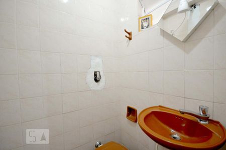 Casa para alugar com 53m², 2 quartos e sem vaga Casa para alugar com 53m², 2 quartos e sem vagaBanheiro Social
