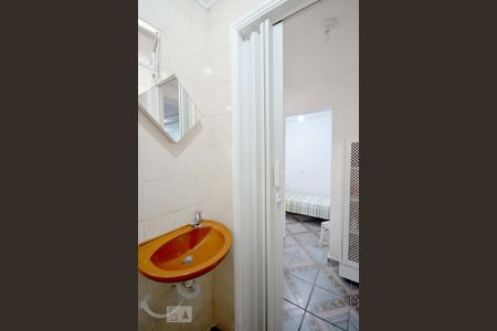 Casa para alugar com 53m², 2 quartos e sem vaga Casa para alugar com 53m², 2 quartos e sem vagaBanheiro Social