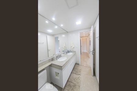 Apartamento à venda com 180m², 4 quartos e 3 vagasBanheiro da Suite 3