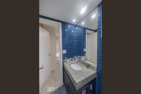 Apartamento à venda com 180m², 4 quartos e 3 vagasBanheiro Suite 2