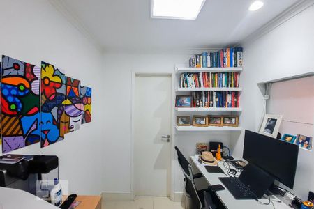 Apartamento à venda com 230m², 4 quartos e 3 vagasEscritório