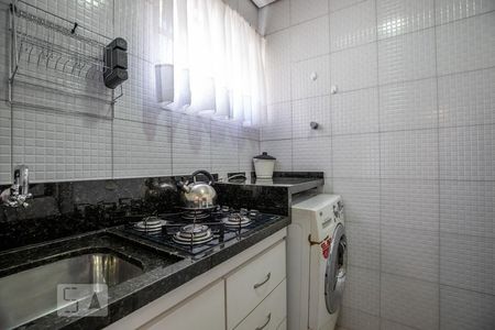 Cozinha de kitnet/studio para alugar com 1 quarto, 28m² em Menino Deus, Porto Alegre