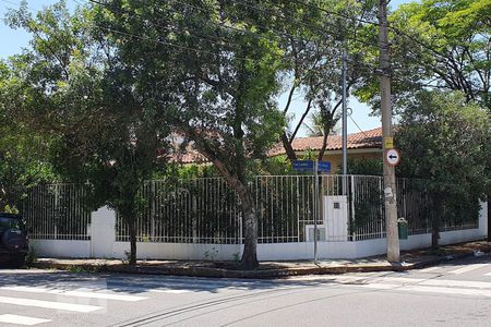 Casa para alugar com 230m², 3 quartos e 4 vagasFachada