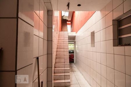 Casa à venda com 250m², 4 quartos e 2 vagasEscada externa